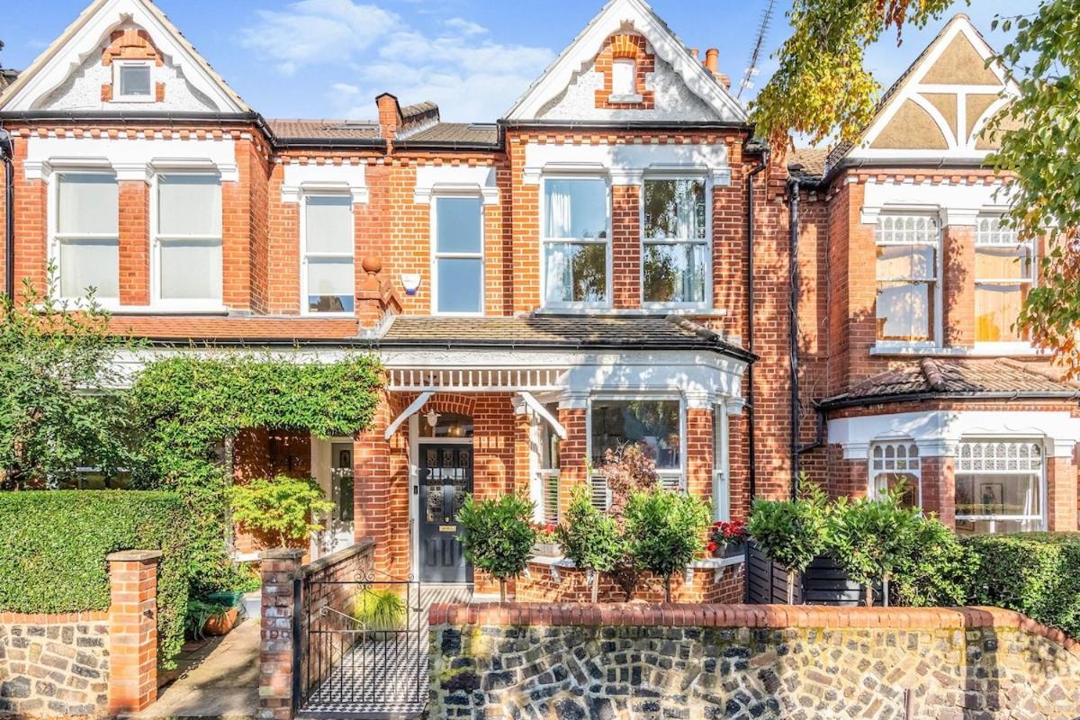 Newly Renovated 4 Bed - North * London